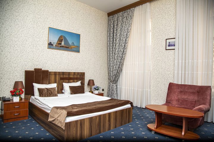 Room 16 of 34
