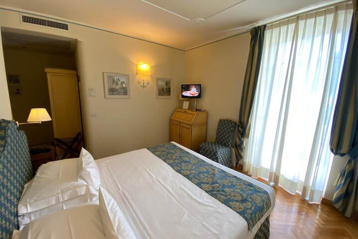 Room 13 of 53