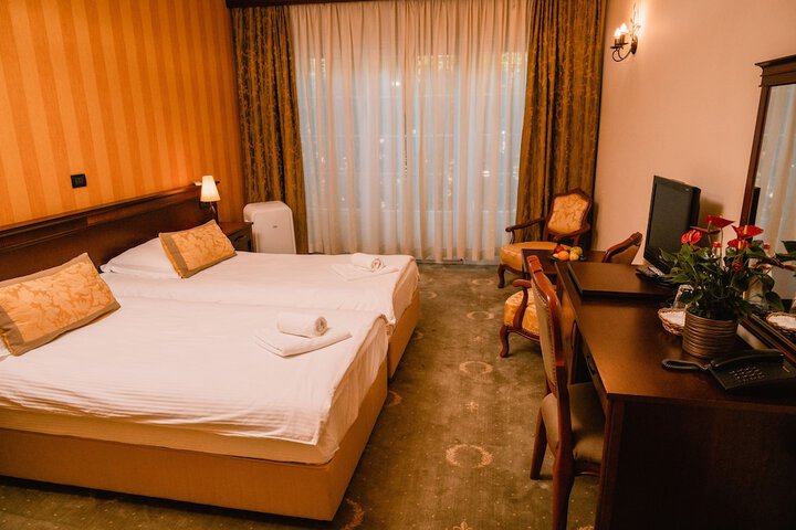 Room 4 of 36