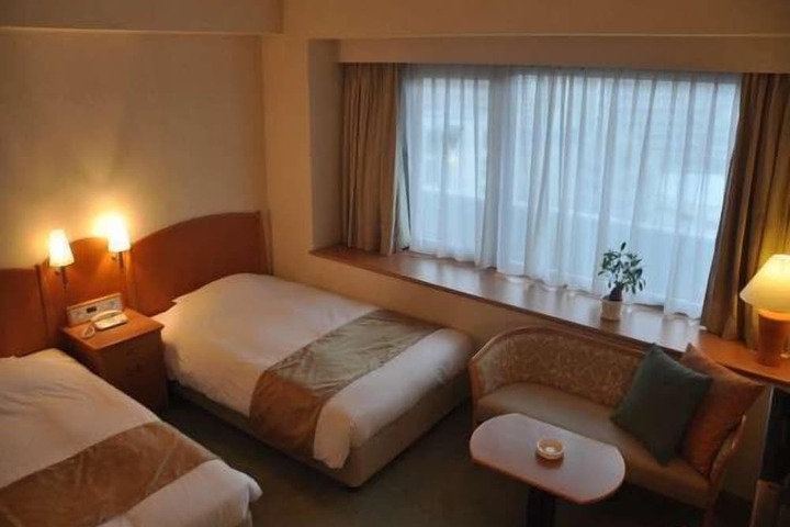 Room 7 of 34