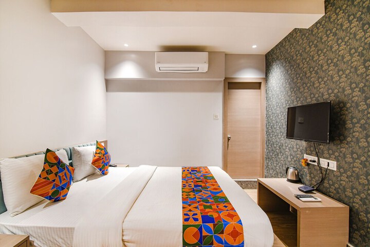 Room 15 of 36