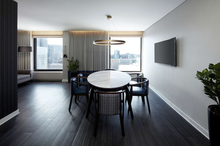 1 King Bed Suite (8 of 17)
