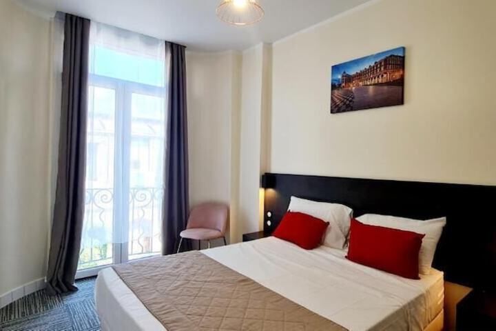 Room 2 of 28