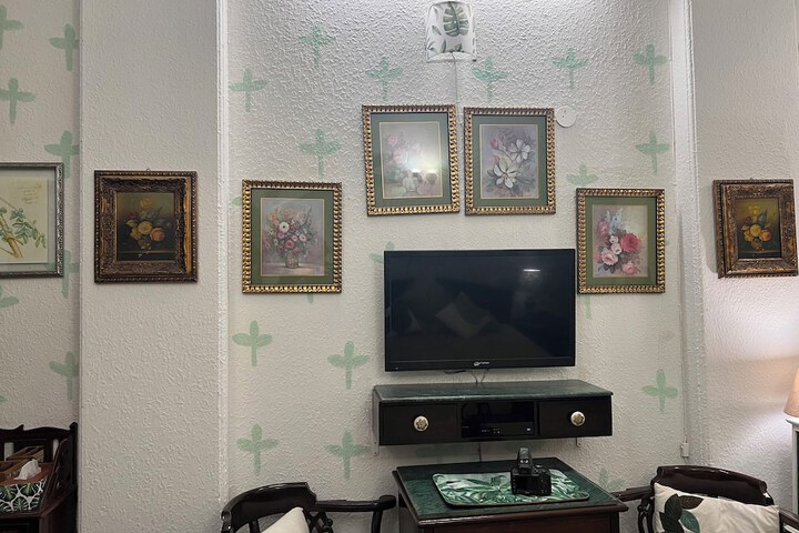 Room 27 of 103