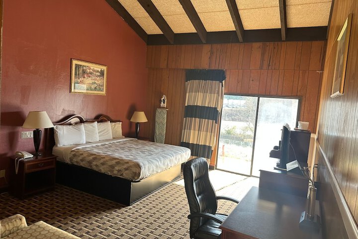 1 King Bed (11 of 12)