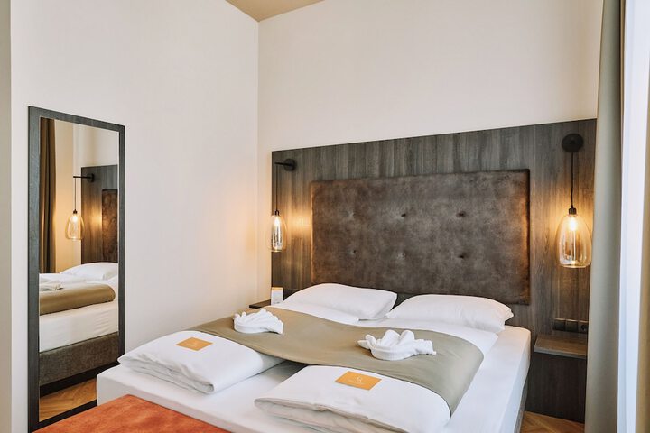 Room 4 of 39