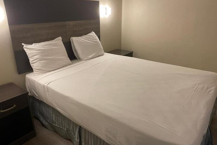 2 Queen Beds (7 of 10)