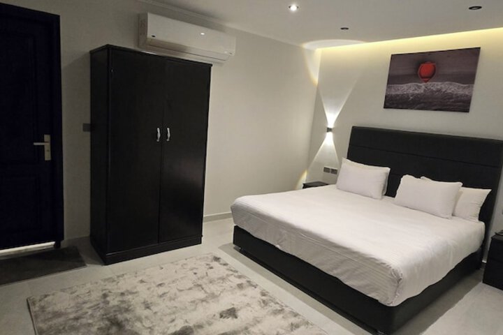 Room 64 of 107