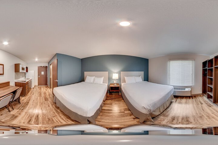 1 Queen Bed Accessible (12 of 24)