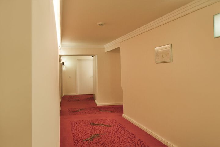 Ballroom/Hall 78 of 82