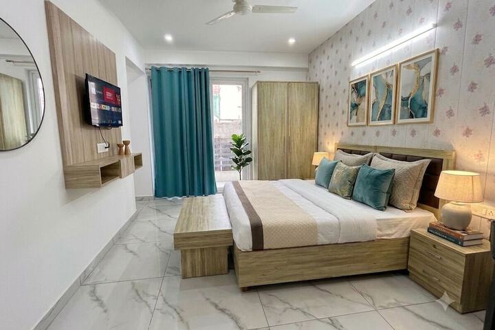 Room 9 of 36
