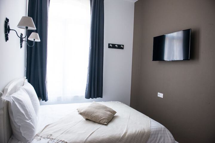 Room 11 of 49
