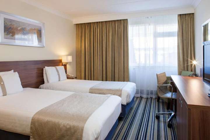 Room 15 of 100