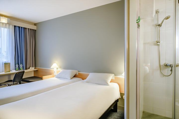 Room 21 of 77