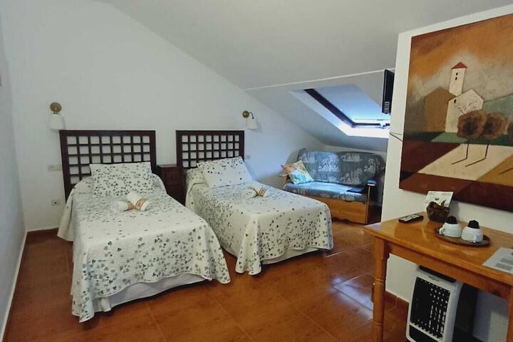 Room 4 of 12