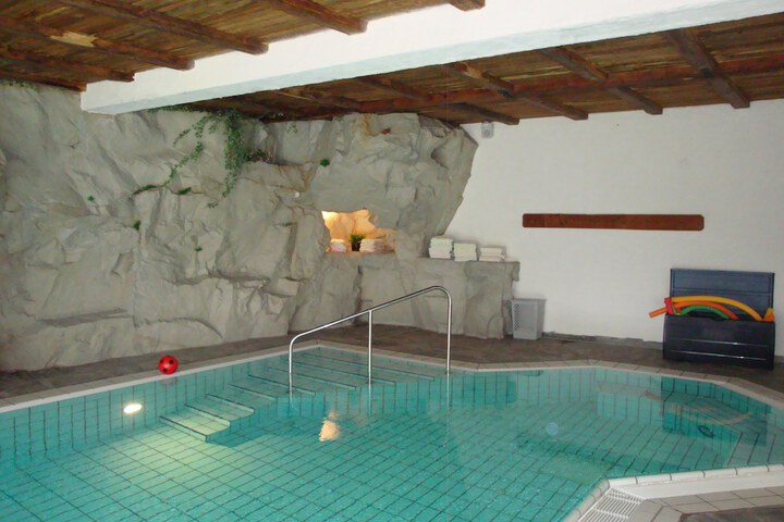 Pool 19 of 52