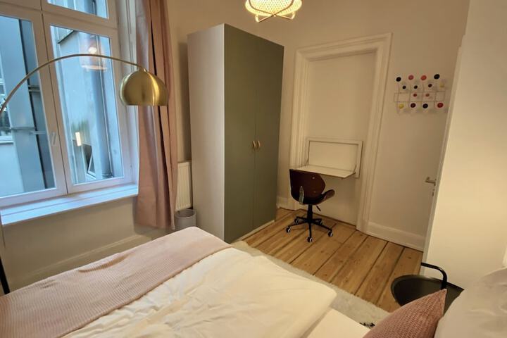 Room 3 of 28