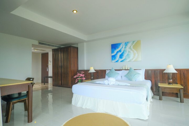 Room 13 of 214