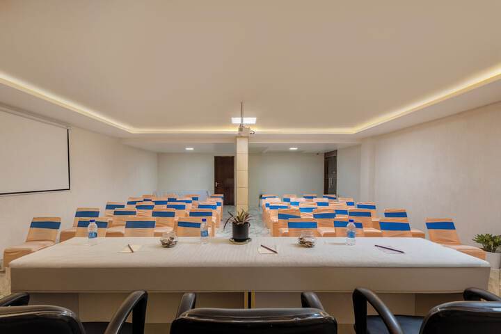 Ballroom/Hall 71 of 83