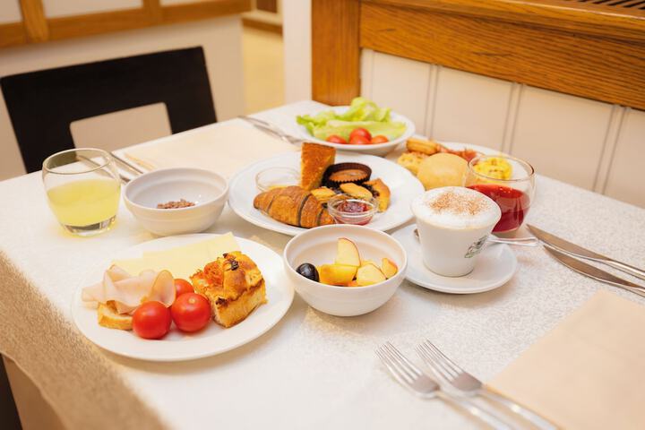 Breakfast/Coffee Service 216 of 233