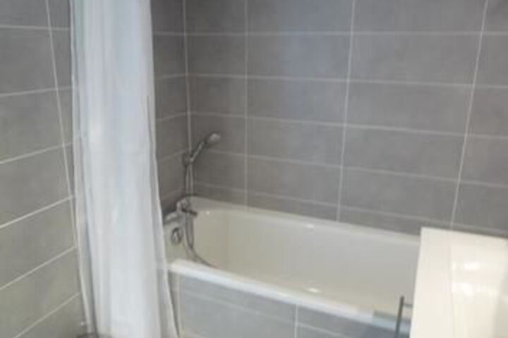 Room 7 of 32