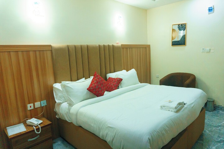 Room 10 of 17