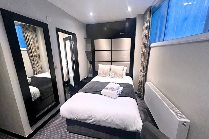 Room 15 of 27