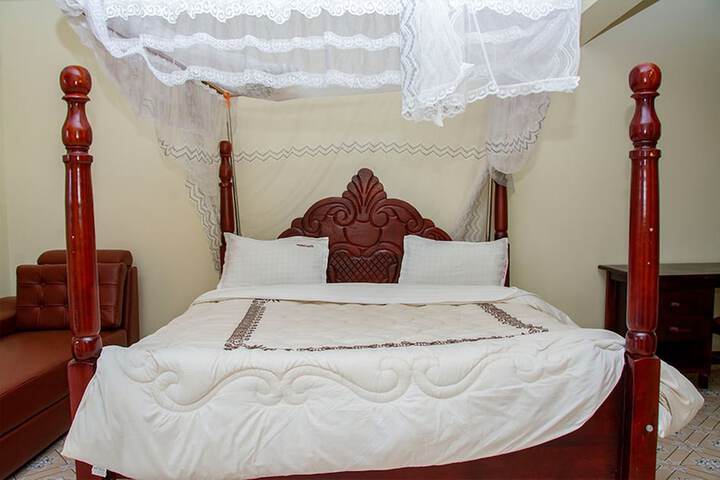 Room 4 of 18