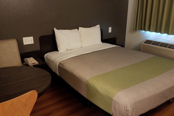 Room 21 of 49