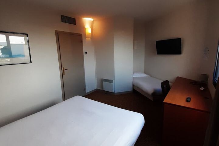 Room 5 of 40