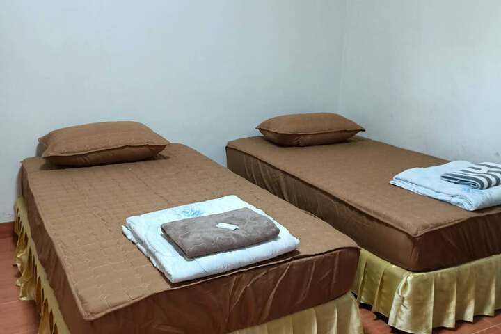 Room 9 of 34