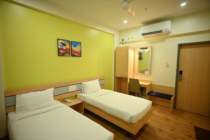 Room 7 of 16