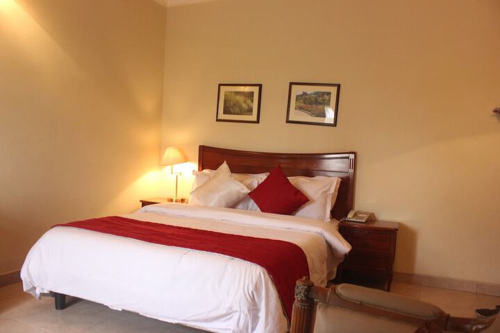 Room 5 of 18