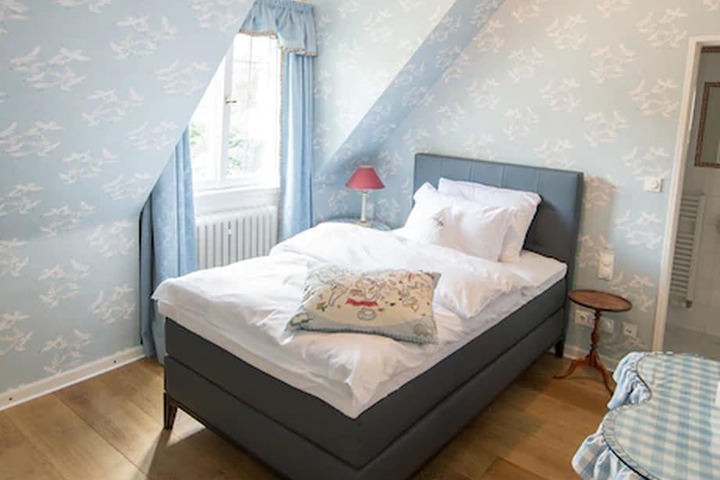 Room 10 of 52