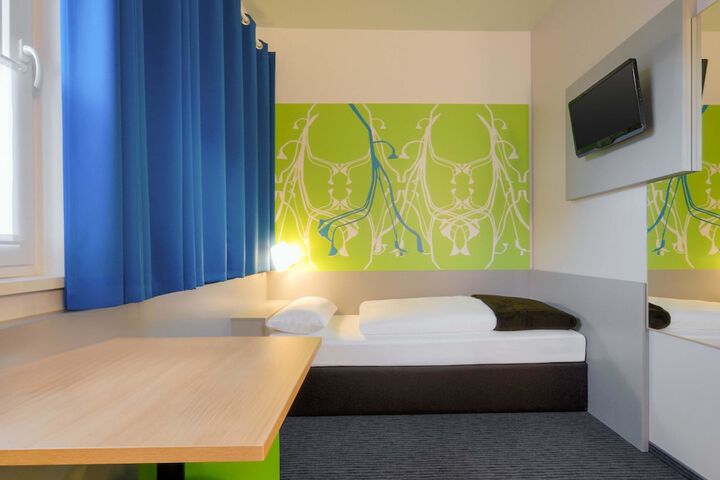 Room 13 of 26