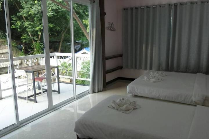 Room 32 of 64