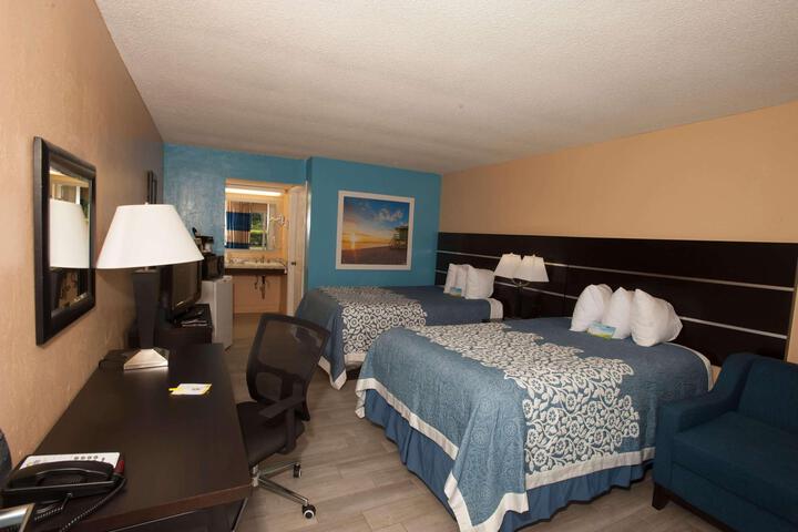 2 Double Beds Accessible (8 of 12)