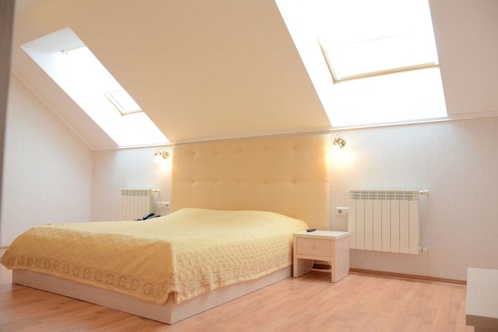 Room 9 of 47