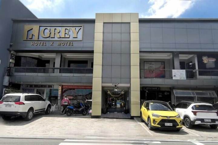 Townhouse Oak Grey Hotel Near Clark International Airport