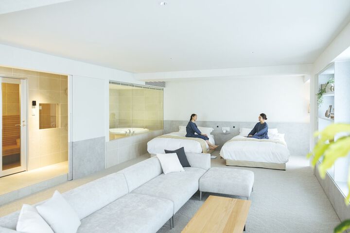 Room 28 of 114