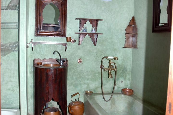 Room 15 of 32
