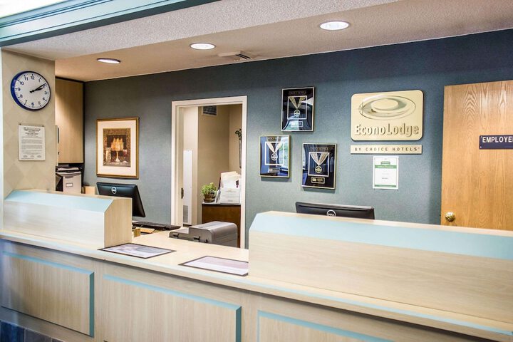 Entrance & Lobby