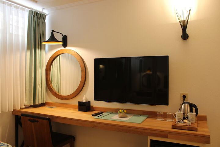 Room 11 of 25