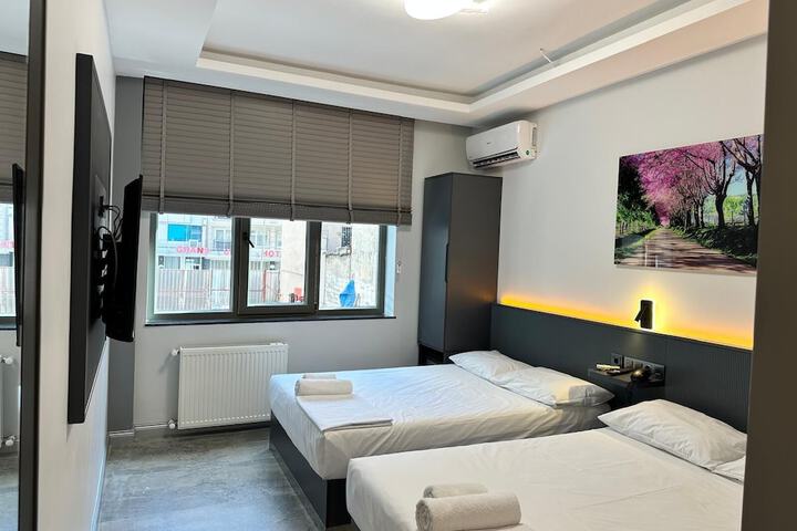 Room 15 of 48