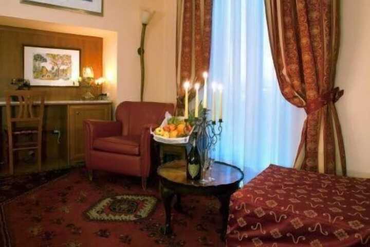 Room 16 of 27