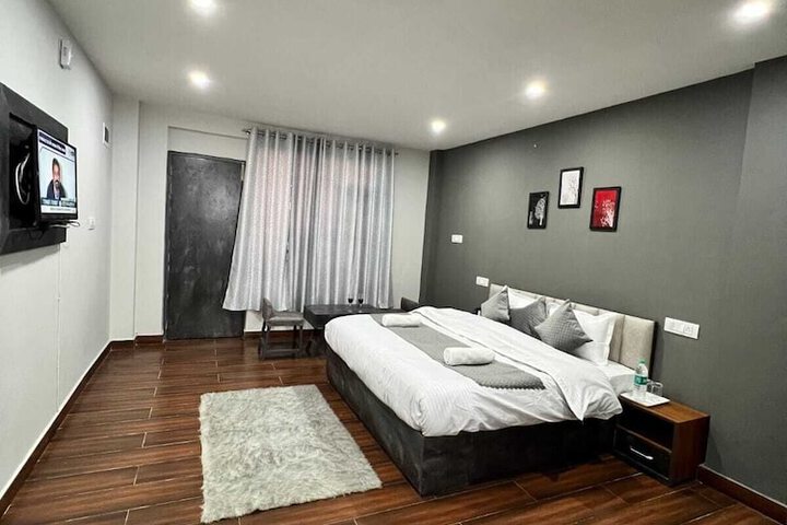 Room 12 of 20