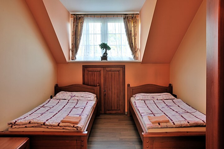 Room 6 of 66