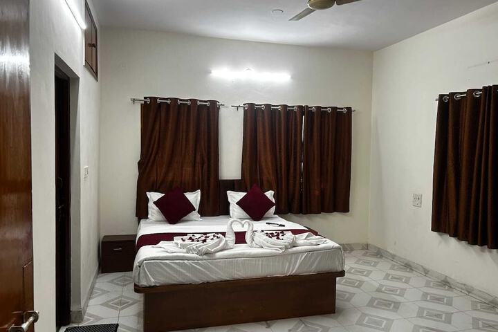 Room 6 of 11