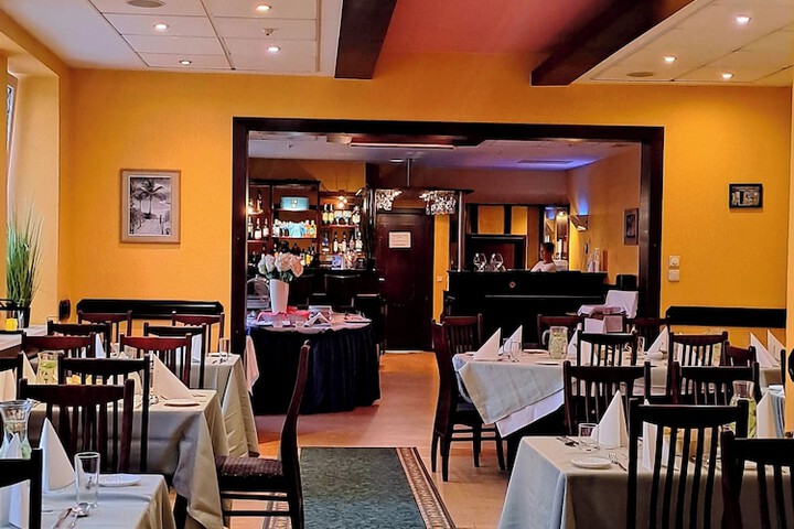 Dining 49 of 58