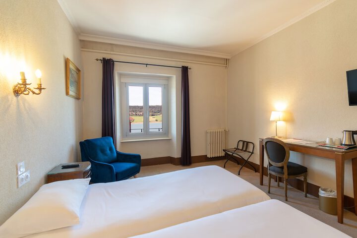 Room 44 of 99